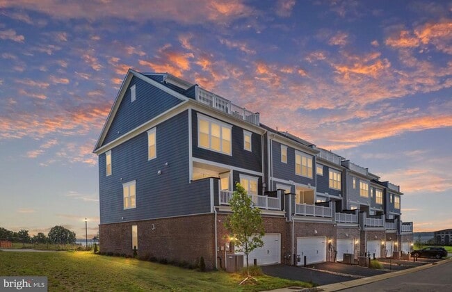 Building Photo - 1747 Riverbluff Ave