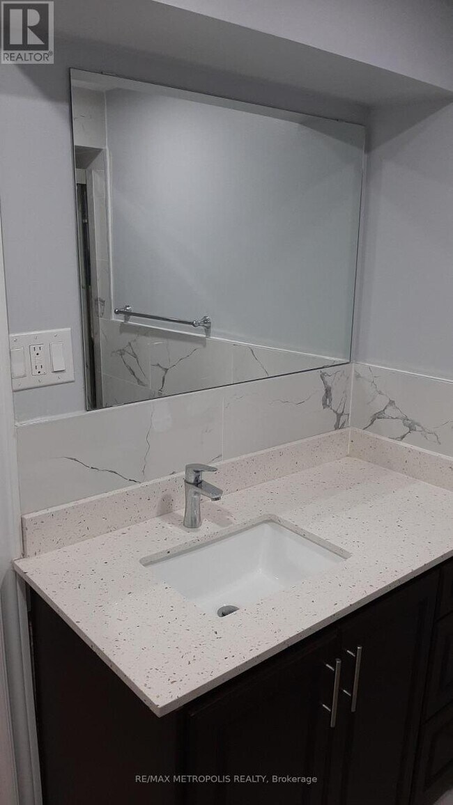 Photo - 235 Hupfield Trail