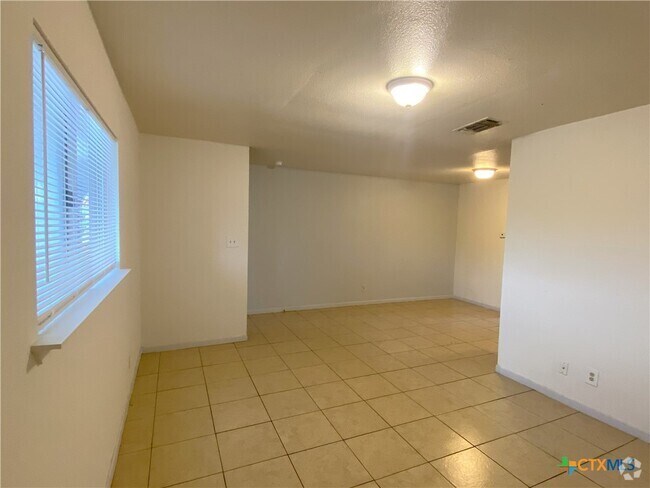 Building Photo - 1046 Linde Ave Rental