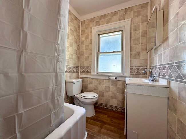 Photo - 611 Raymond St