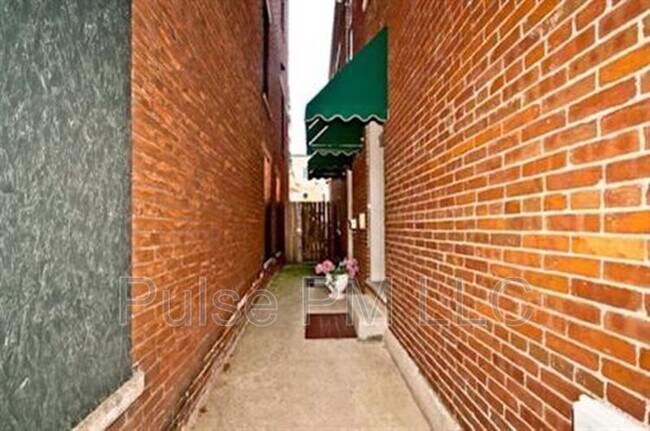 Photo - 112 E 5th St