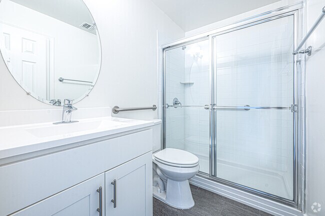 1BR, 1BA - 806SF - Bathroom
