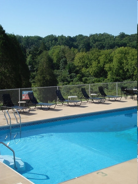 River Hill Townhomes For Rent in Louisville, TN