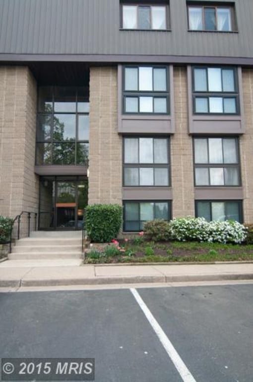 Building Photo - 5120 Maris Ave Unit 301