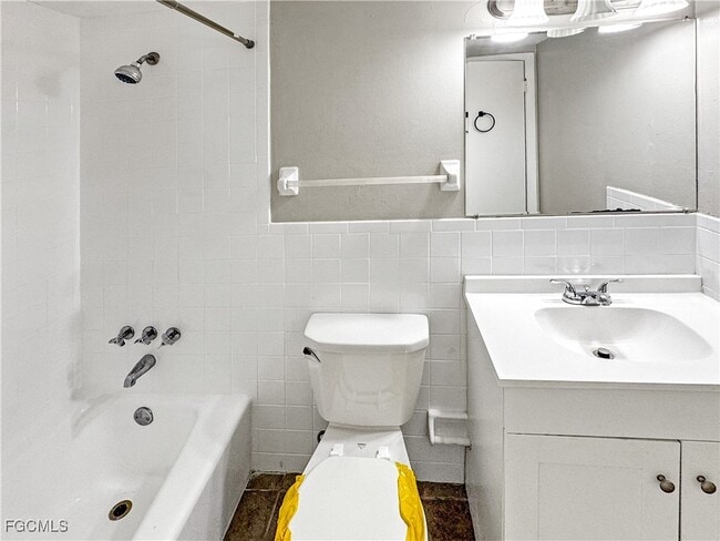 Building Photo - 1852 Golf View Ave Unit 10