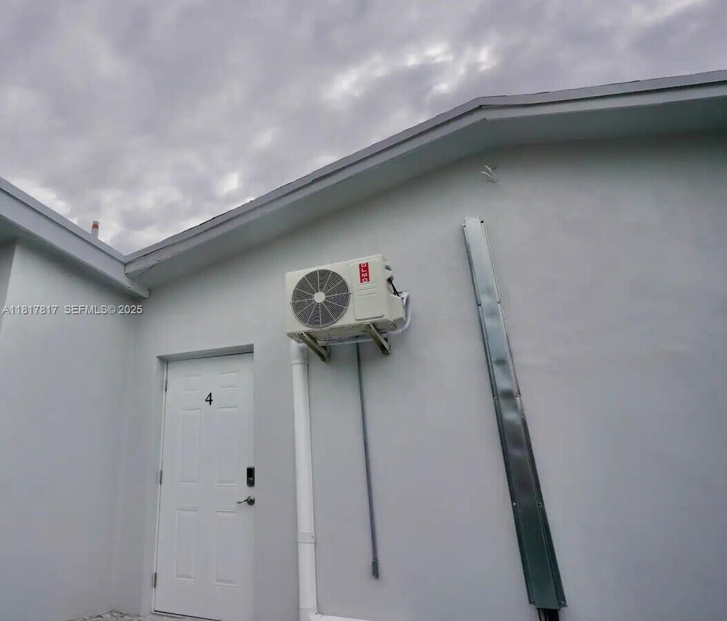 Photo - 1647 NW 29th Ave Unit 4