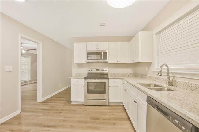 Photo - 1707 Laurens Dr SW