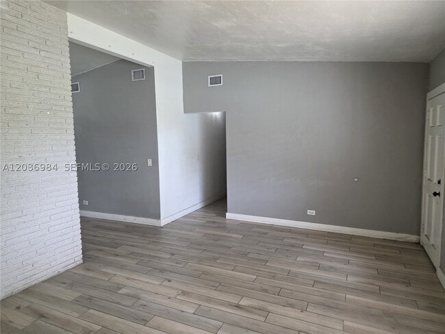 Photo - 621 SW 64th Pkwy