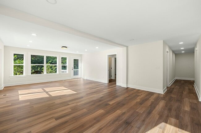 Photo - 1620 Chevron Way