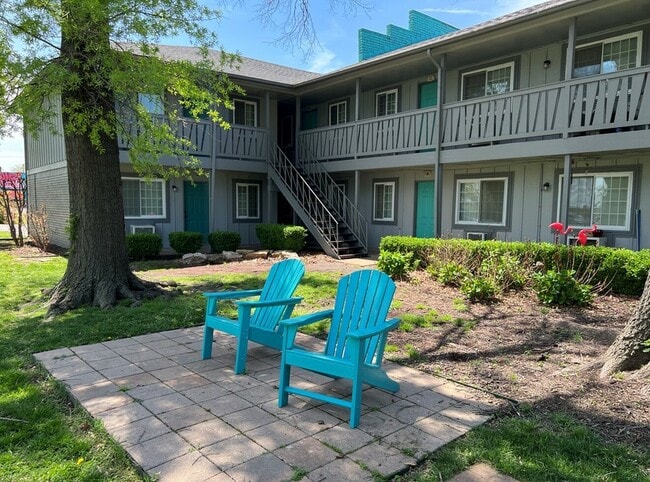 Hideaway Cove Courtyard - Hideaway Cove