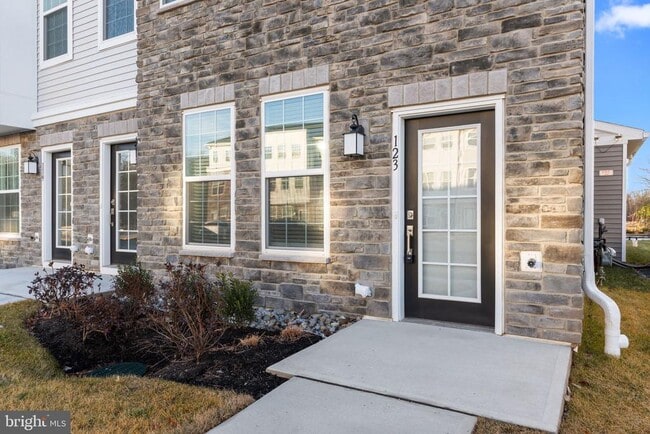 Building Photo - 123 Stoutsburg Blvd