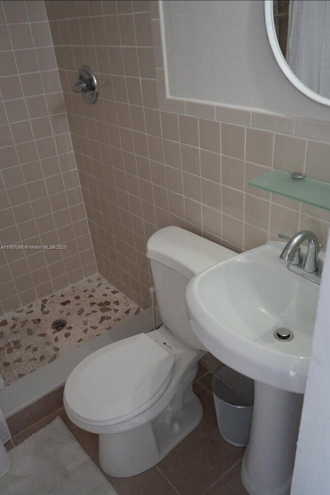 Photo - 14720 NE 2nd Ct Unidad B