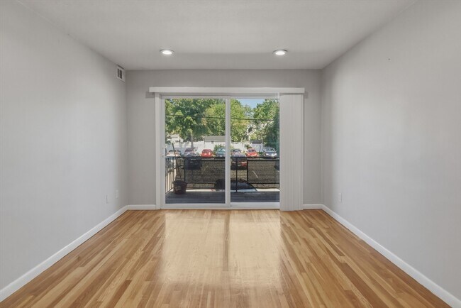 800 Hyde Park Ave Unit 15