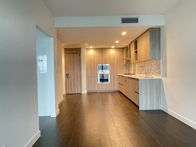 Photo - 1 bedroom in Burnaby BC V5C 0N1