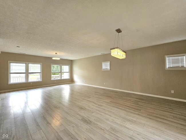 Photo - 7252 Lockford Walk N