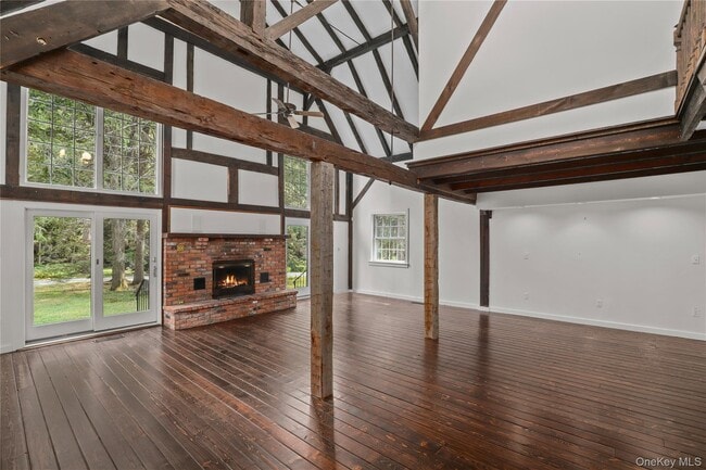 Photo - 142 E Middle Patent Rd