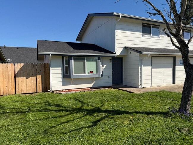 Photo - New 2 bed 1 1/2 bath duplex in Springfield!