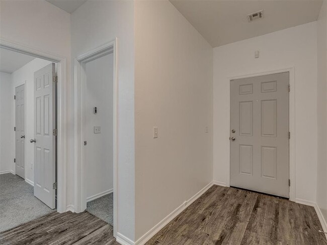 Photo - 1720 Castle St