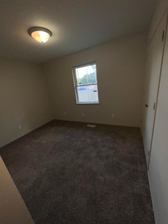 Photo - 658 Brower St