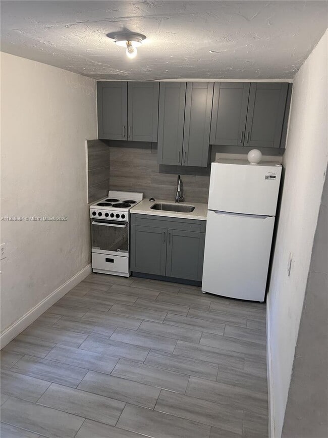 Building Photo - 9301 NW 4th Ave Unit 4