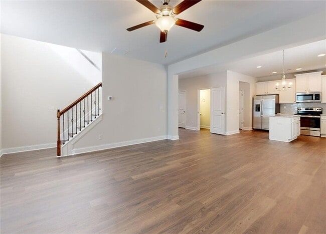 Photo - 215 Horizon Way