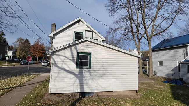 Photo - 247 Chippewa St