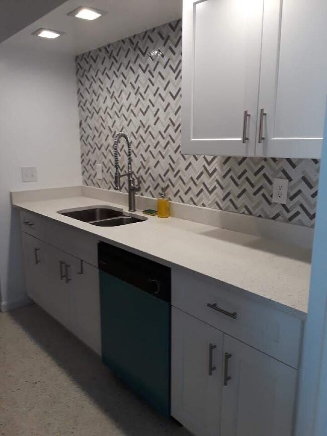 Photo - 113 NE Tunison Ave