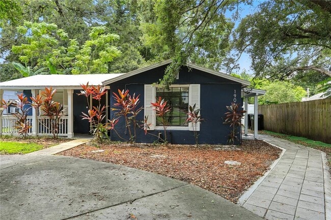 Building Photo - 1906 Cloverlawn Ave Rental