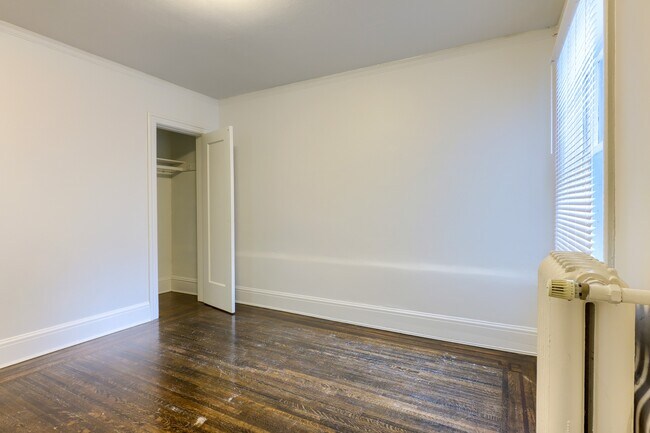 Building Photo - 935 Jervis St Unit 19