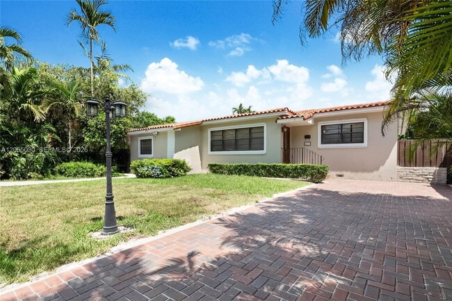Building Photo - 4477 SW 15th Terrace Unit 1