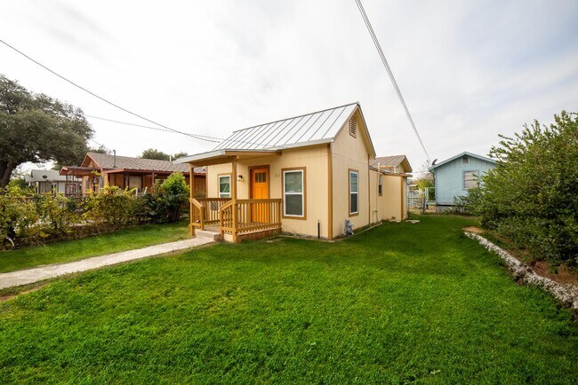 Photo - 611 Rochambeau St