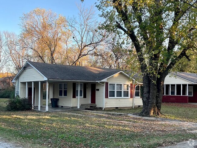 Building Photo - 1618 N Oakland Ave Rental