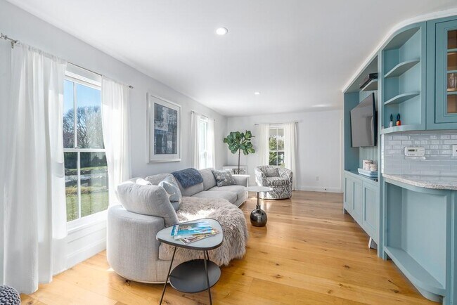 Photo - 19000 Main Rd