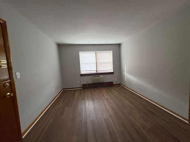 Photo - 185 Thompson St Unit 4