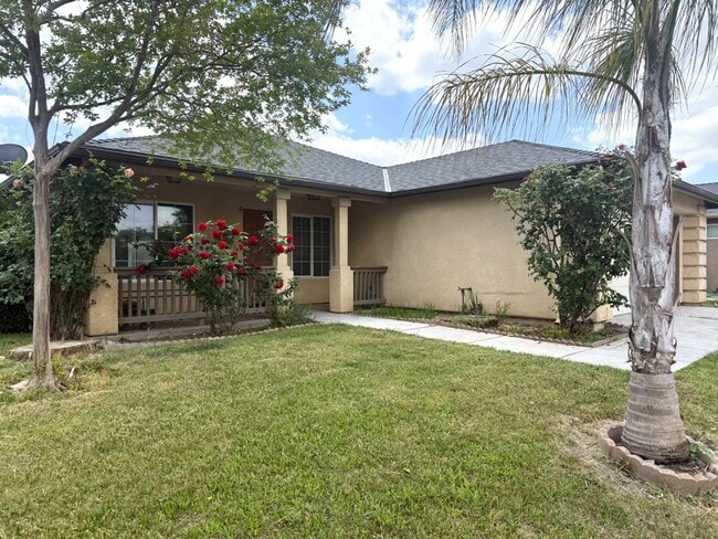 Photo - Available NOW!! 3/2 Open floor plan!