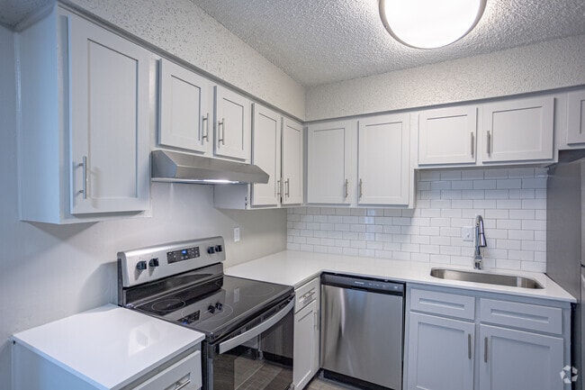 2BR, 1.5BA - 1050SF