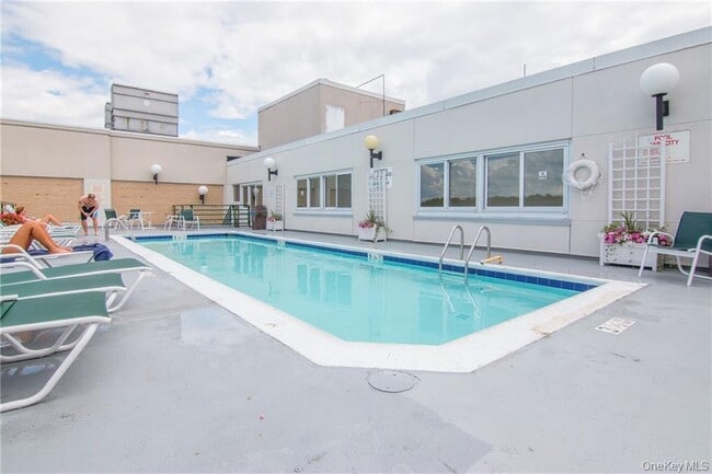 Photo - 1 Landmark Sq Unit 115