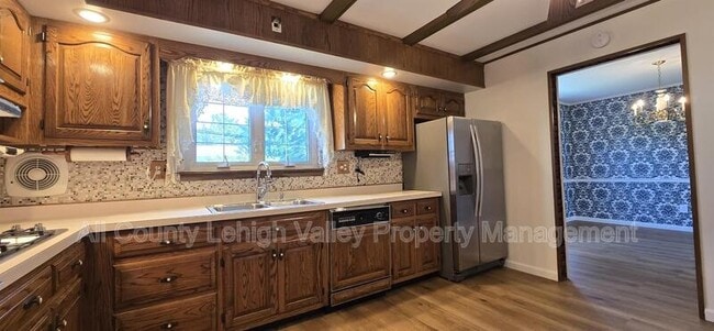 Photo - 7102 Linden Rd