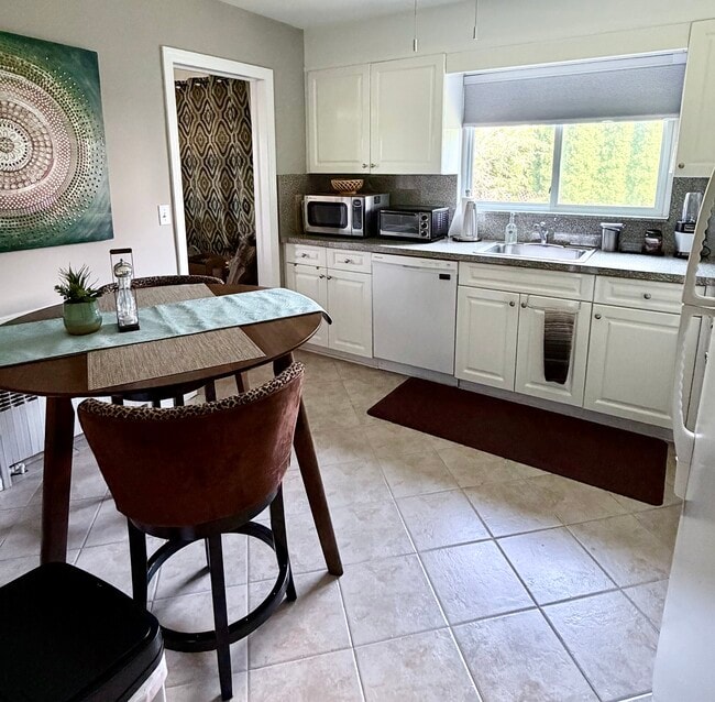 Kitchen - 66 Lincoln Ave E Unit Apartment for Rent