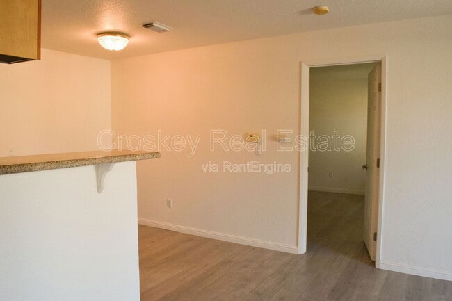 Photo - 2225 Lakeview Cir