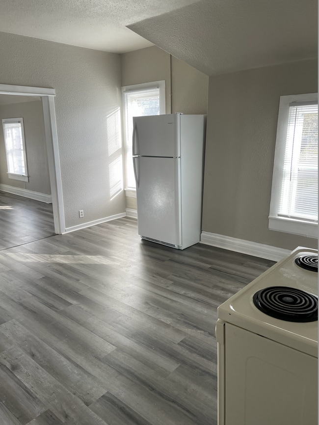 Photo - 829 W Franklin St Unit 829 W. Franklin St 1/2