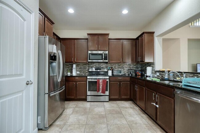 Photo - 413 Alsatian Ln