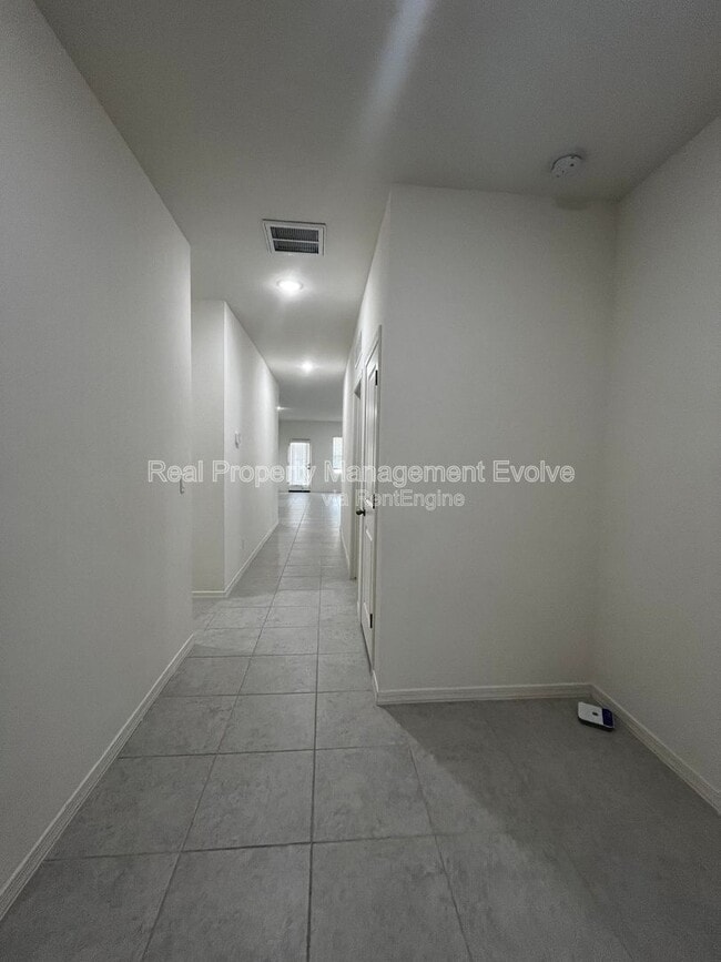 Photo - 19434 W Hazelwood St