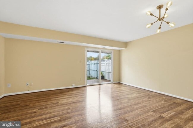 Photo - 168 Edinburgh Square