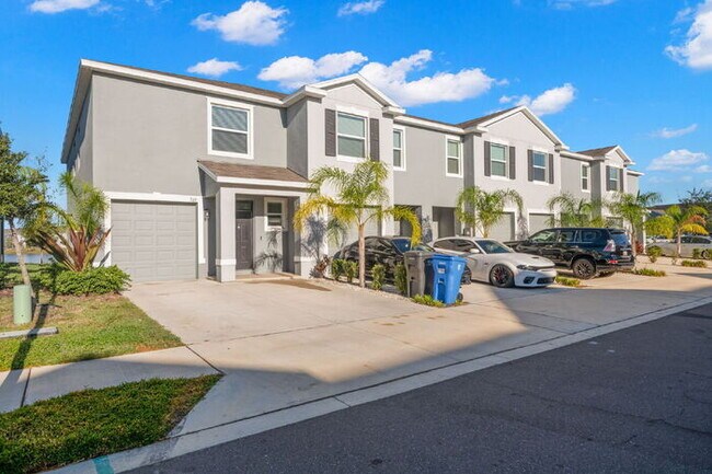 Photo - "Spacious 3-Bedroom Townhouse Oasis with 2.5 Baths in Serene Apollo Beach!"
