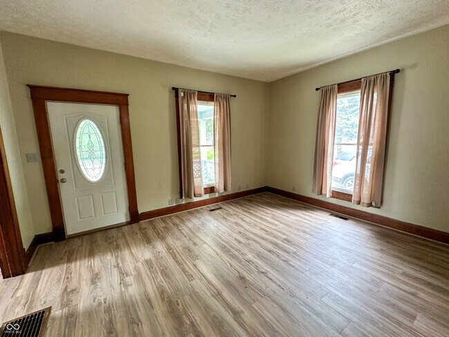 Photo - 408 W Walnut St