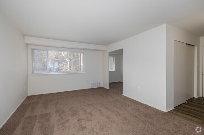 2BR, 1.5BA w/Den - 1,088SF - Living Room
