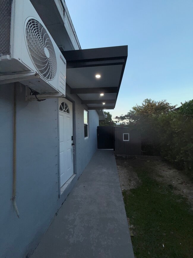 Photo - 7615 SW 18th St Unit AP.2 bedroom 1 bath 2 par