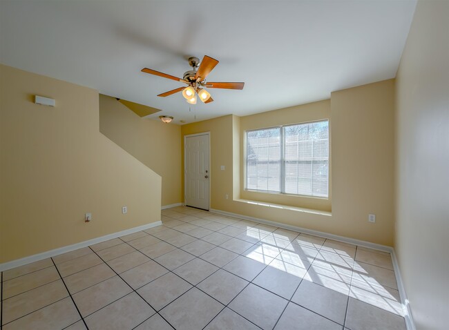 Photo - 1558 Devoe St