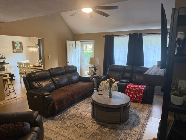 Photo - 4 Bedroom in Bluewater Bay (Professional Pictures Coming Soon!)